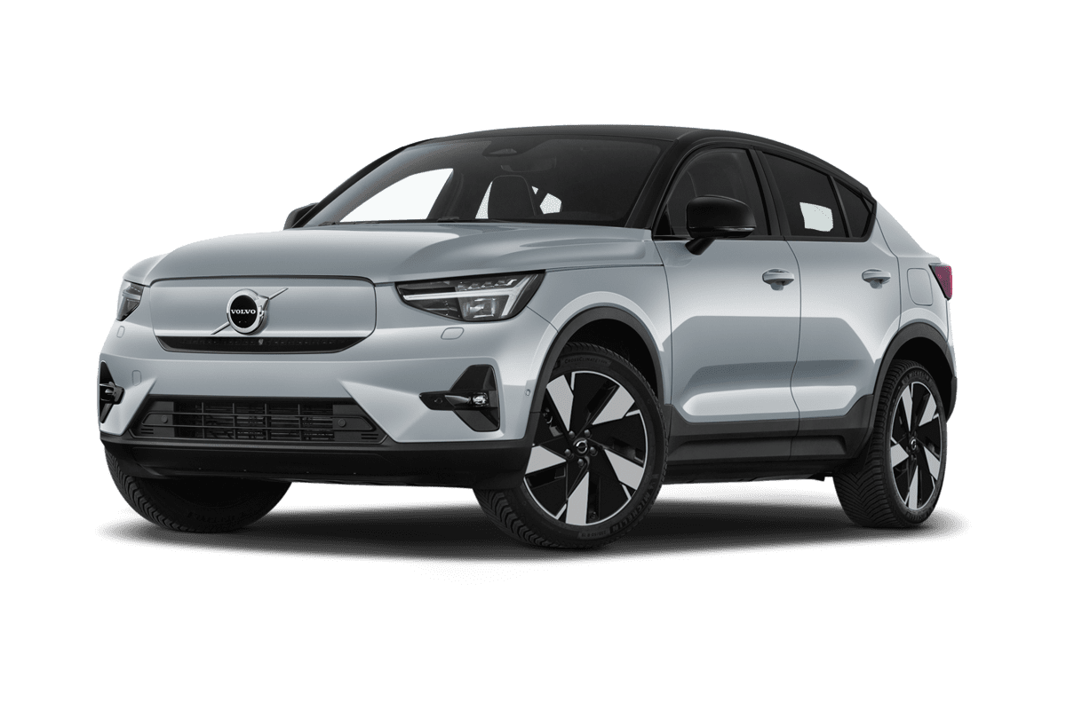 Tiefe, schräge Heckansicht eines Volvo EC40, freigestellt