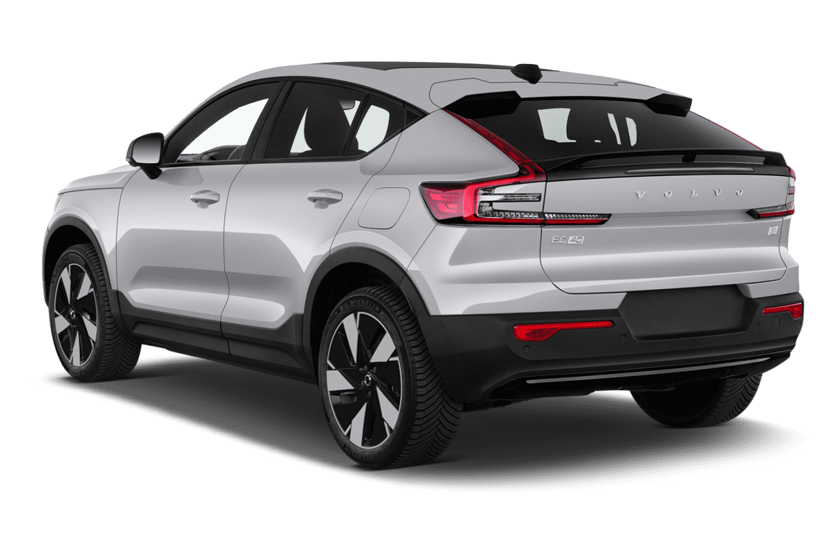 Schräge Heckansicht eines Volvo EC40, freigestellt