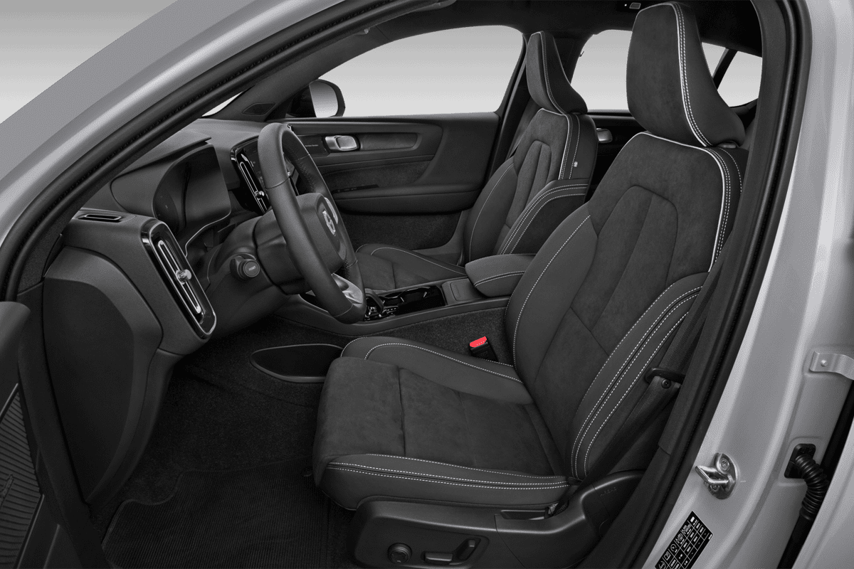 Vordersitze eines Volvo EC40