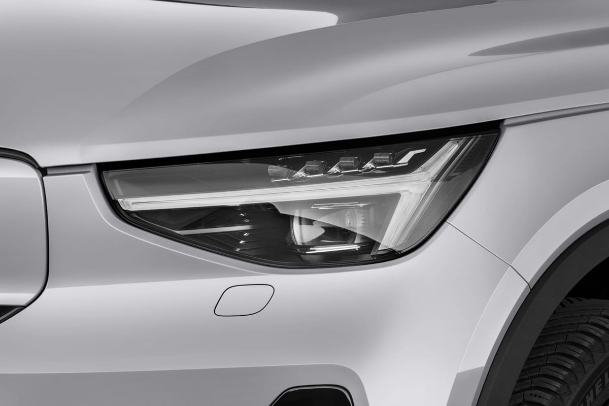 Frontscheinwerfer eines Volvo EC40