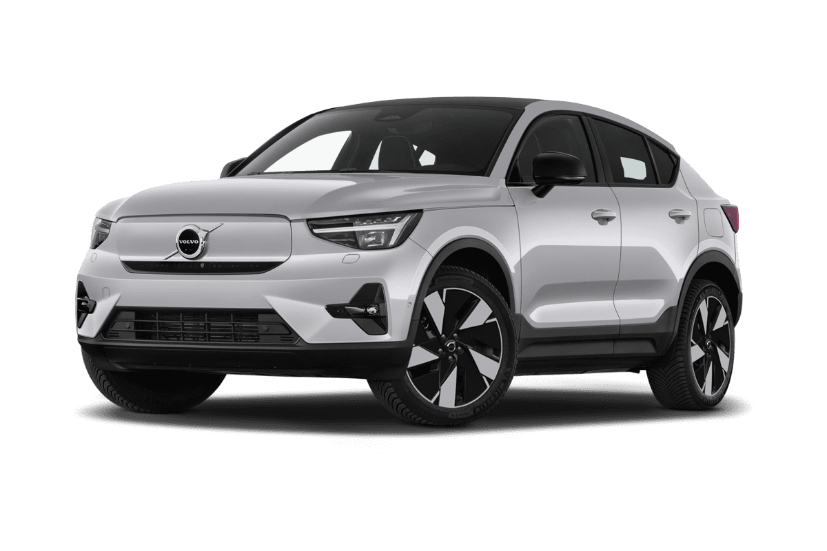 Tiefe, schräge Heckansicht eines Volvo EC40, freigestellt