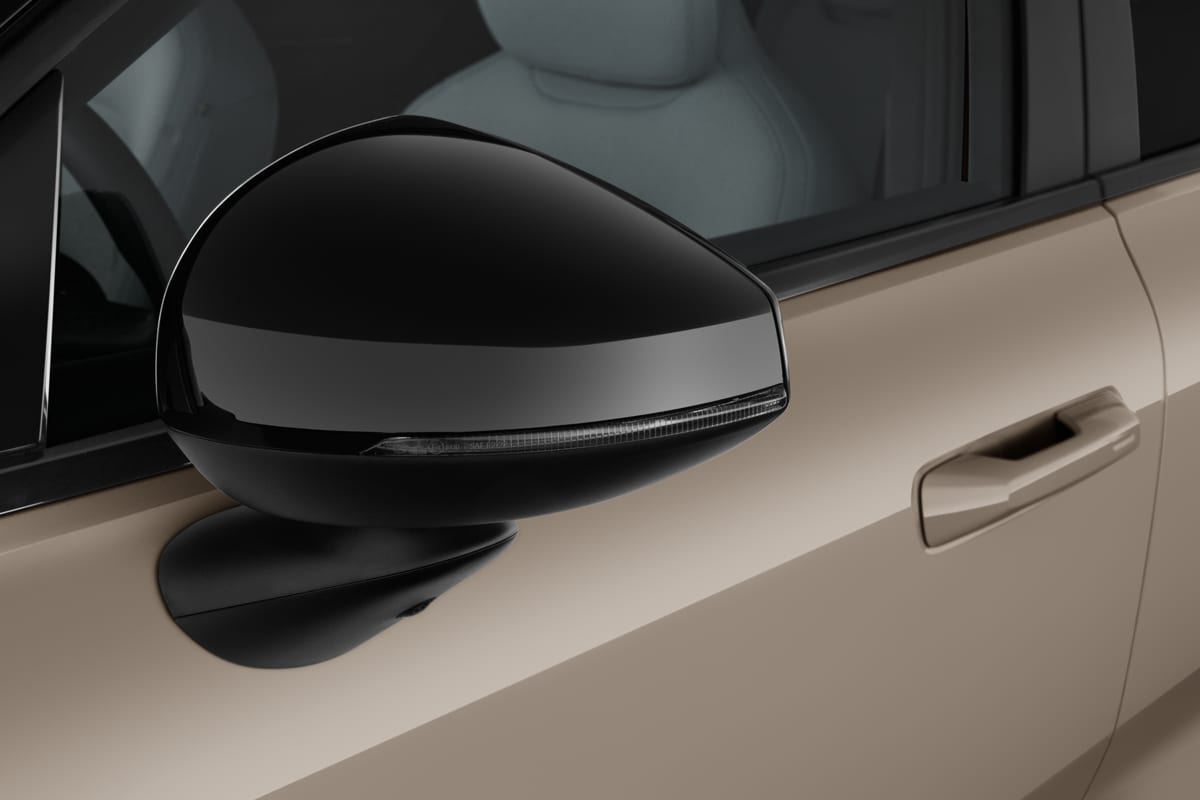 Rückspiegel eines Volvo EX30