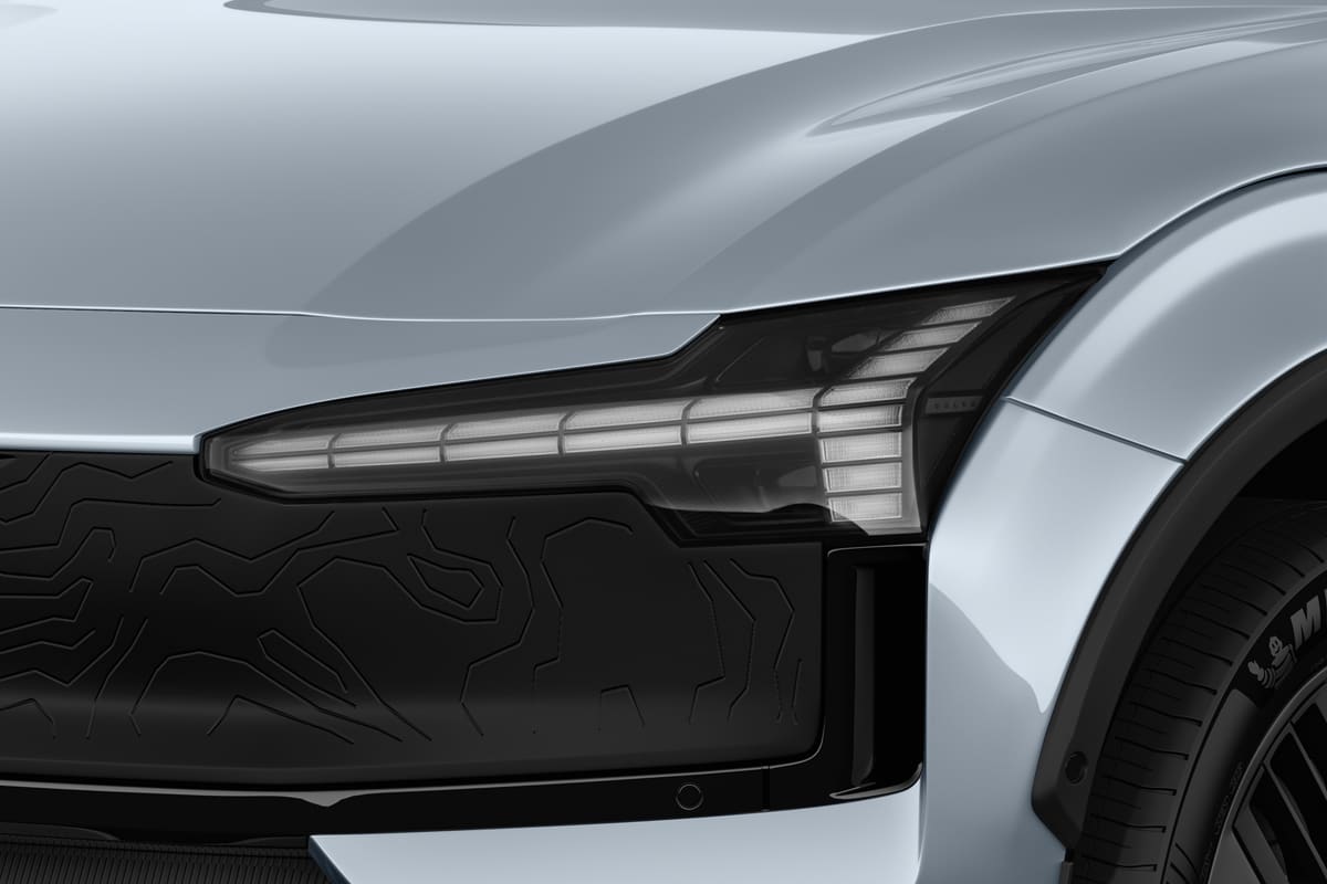 Frontscheinwerfer eines Volvo EX30 Cross Country 