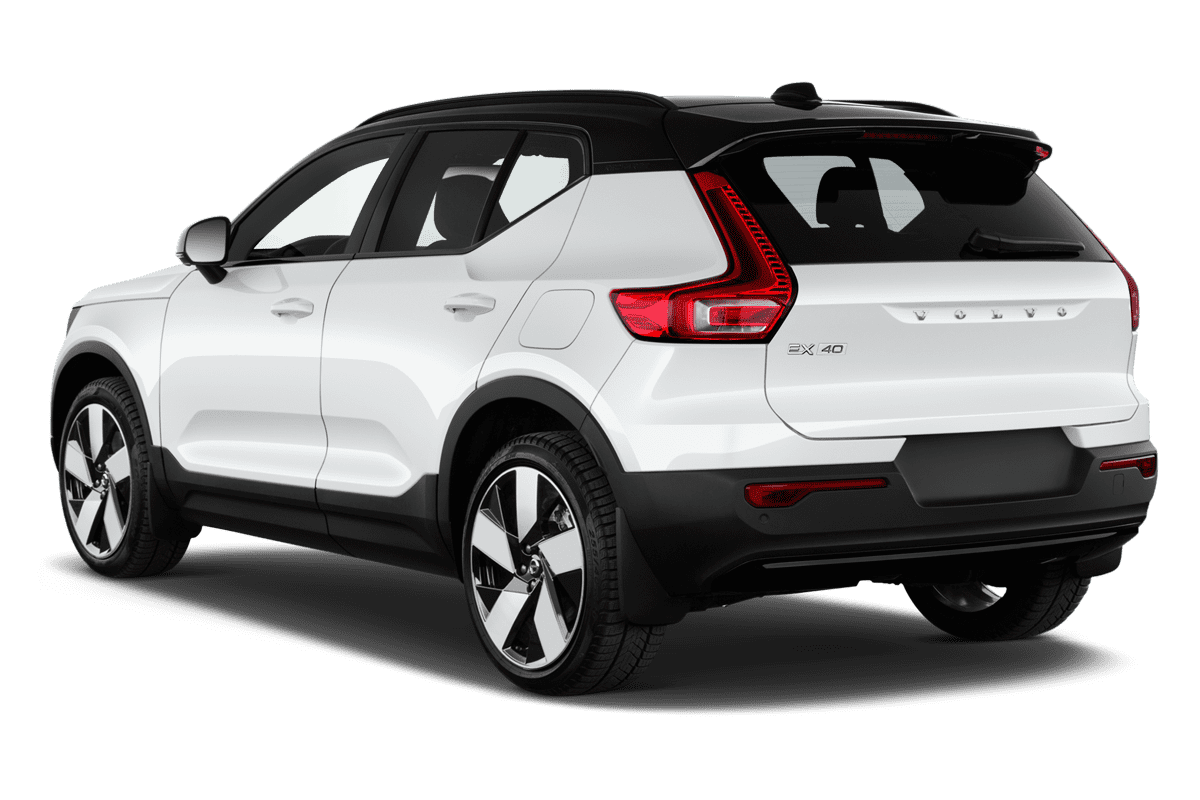 Schräge Heckansicht eines Volvo EX40, freigestellt