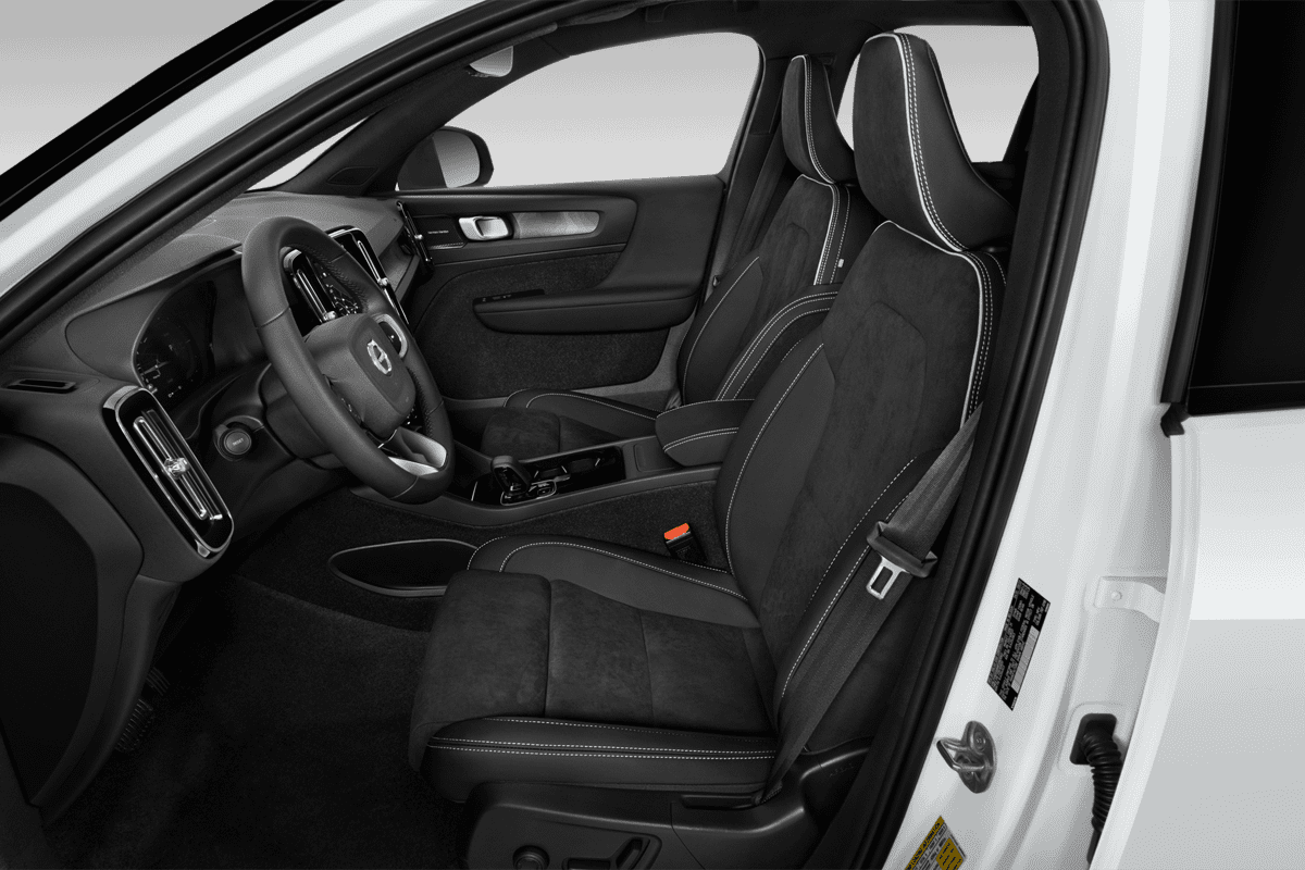 Vordersitze eines Volvo EX40