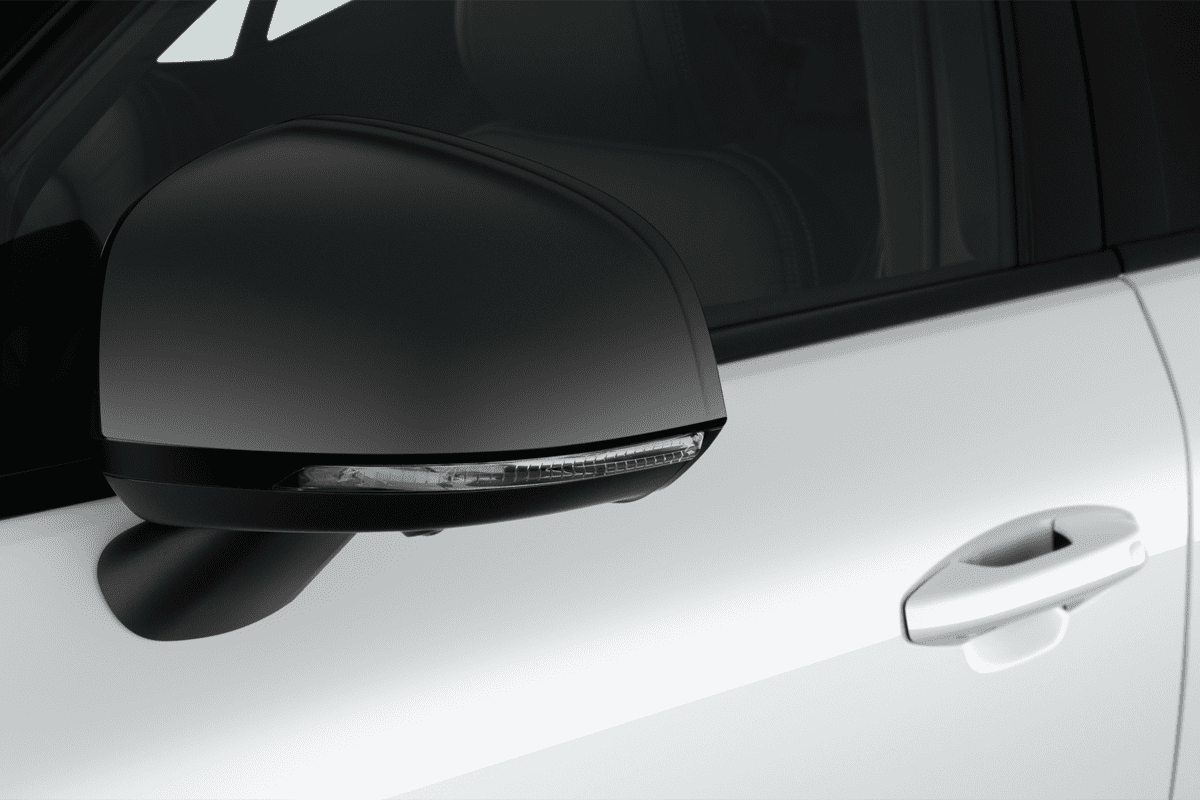 Rückspiegel eines Volvo EX40