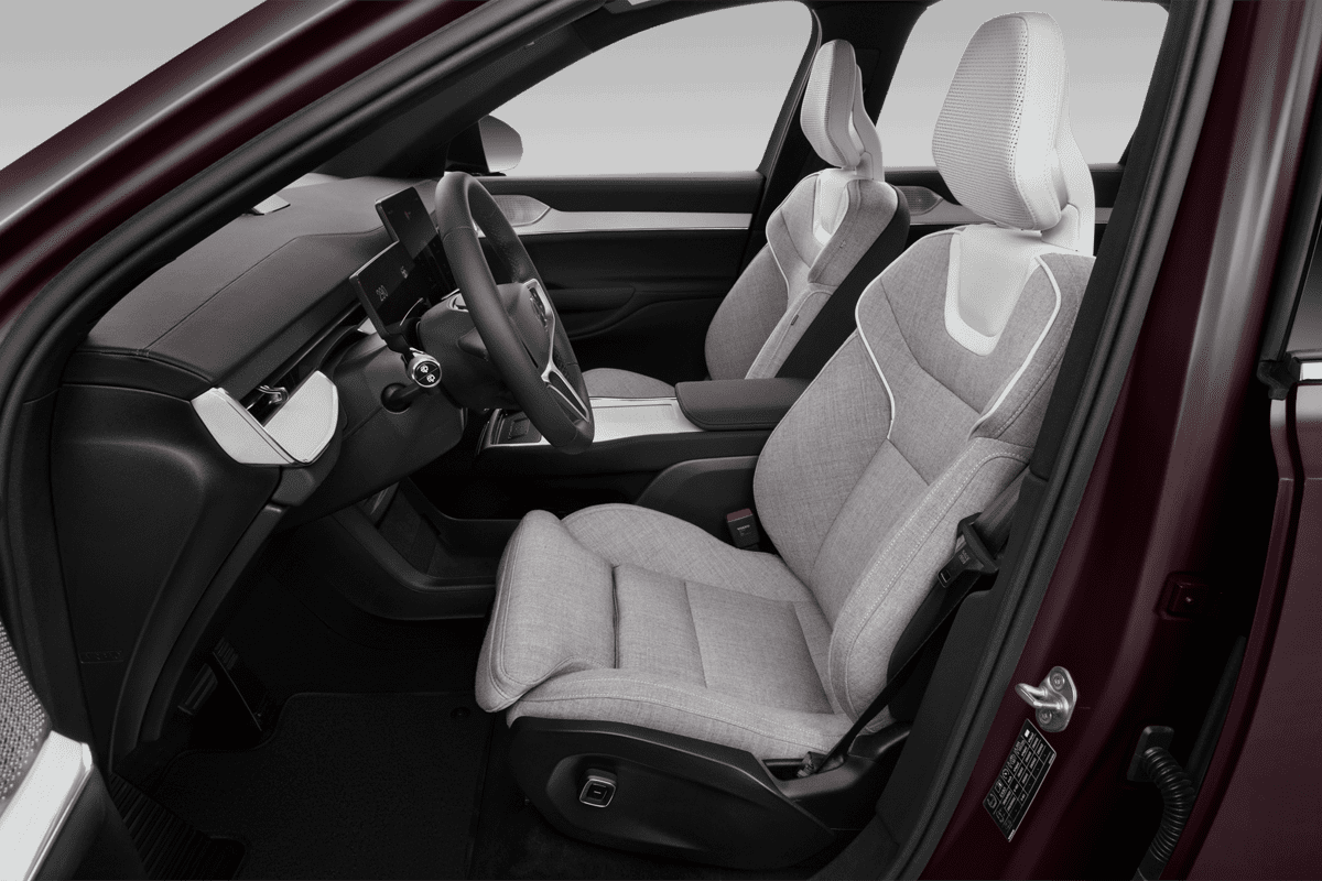 Vordersitze eines Volvo EX90