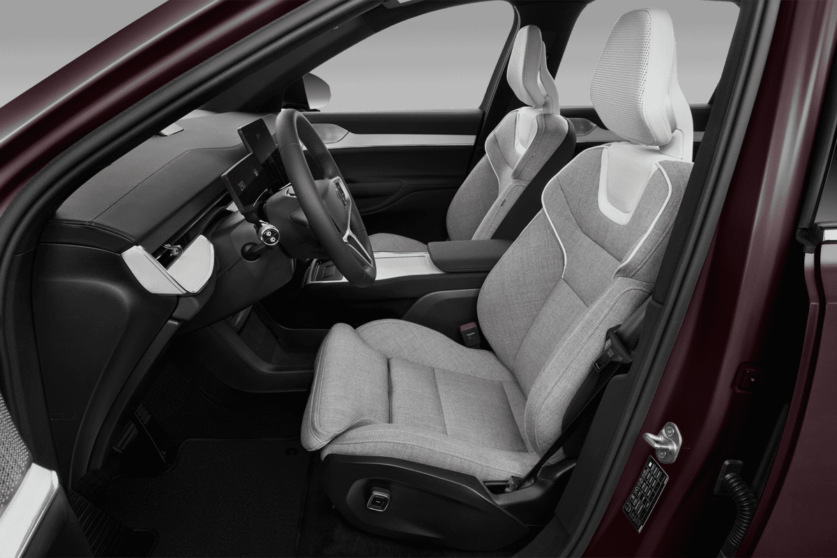 Vordersitze eines Volvo EX90 (KI-generiert)
