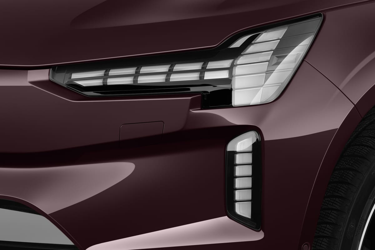 Frontscheinwerfer eines Volvo EX90 (KI-generiert)