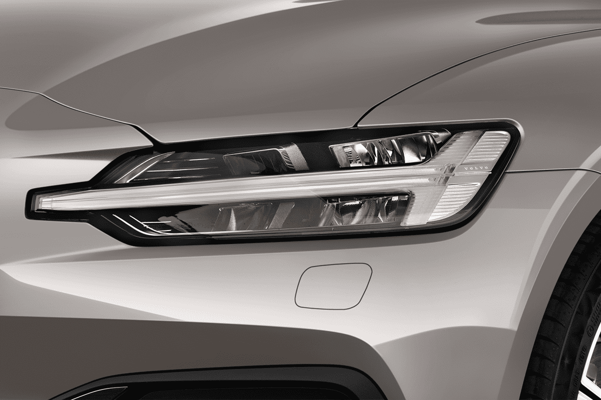 Frontscheinwerfer eines Volvo V60 Recharge