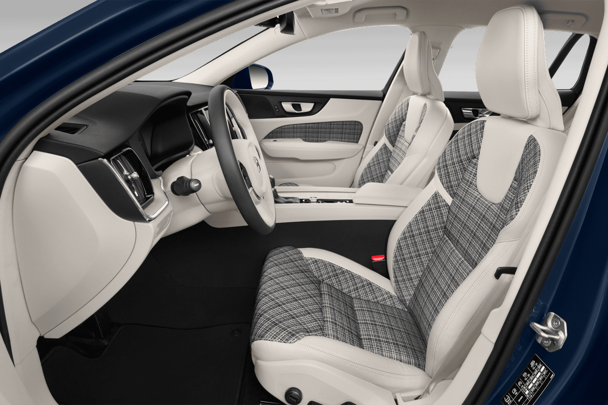Vordersitze eines Volvo V60 Cross Country