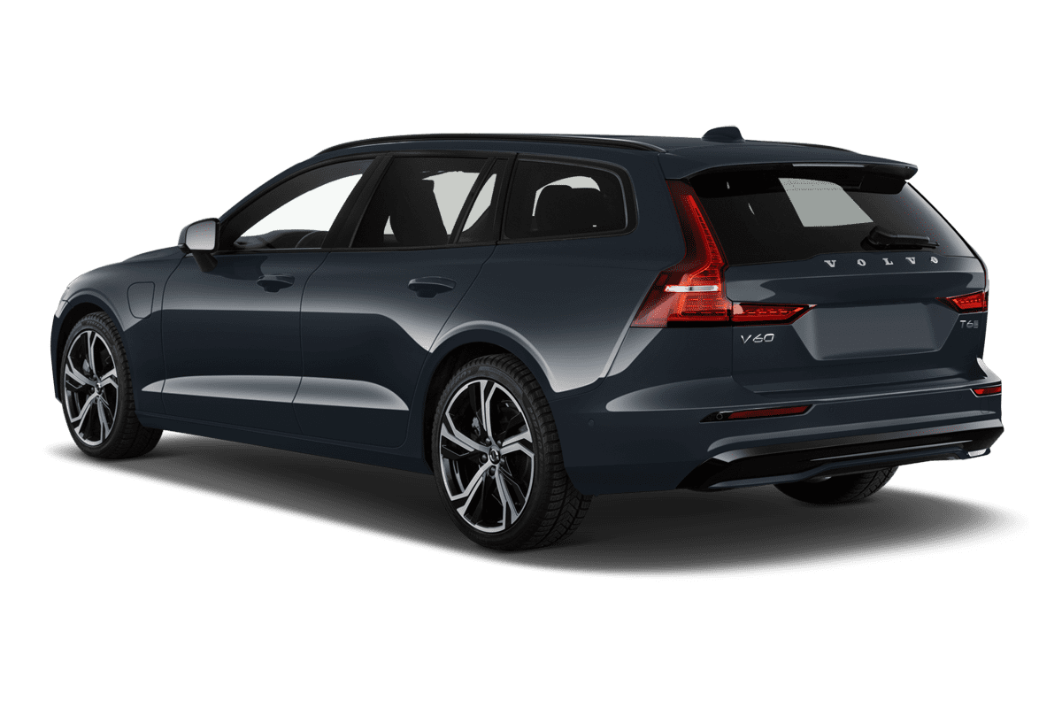 Schräge Heckansicht eines Volvo V60 Plug-in-Hybrid, freigestellt