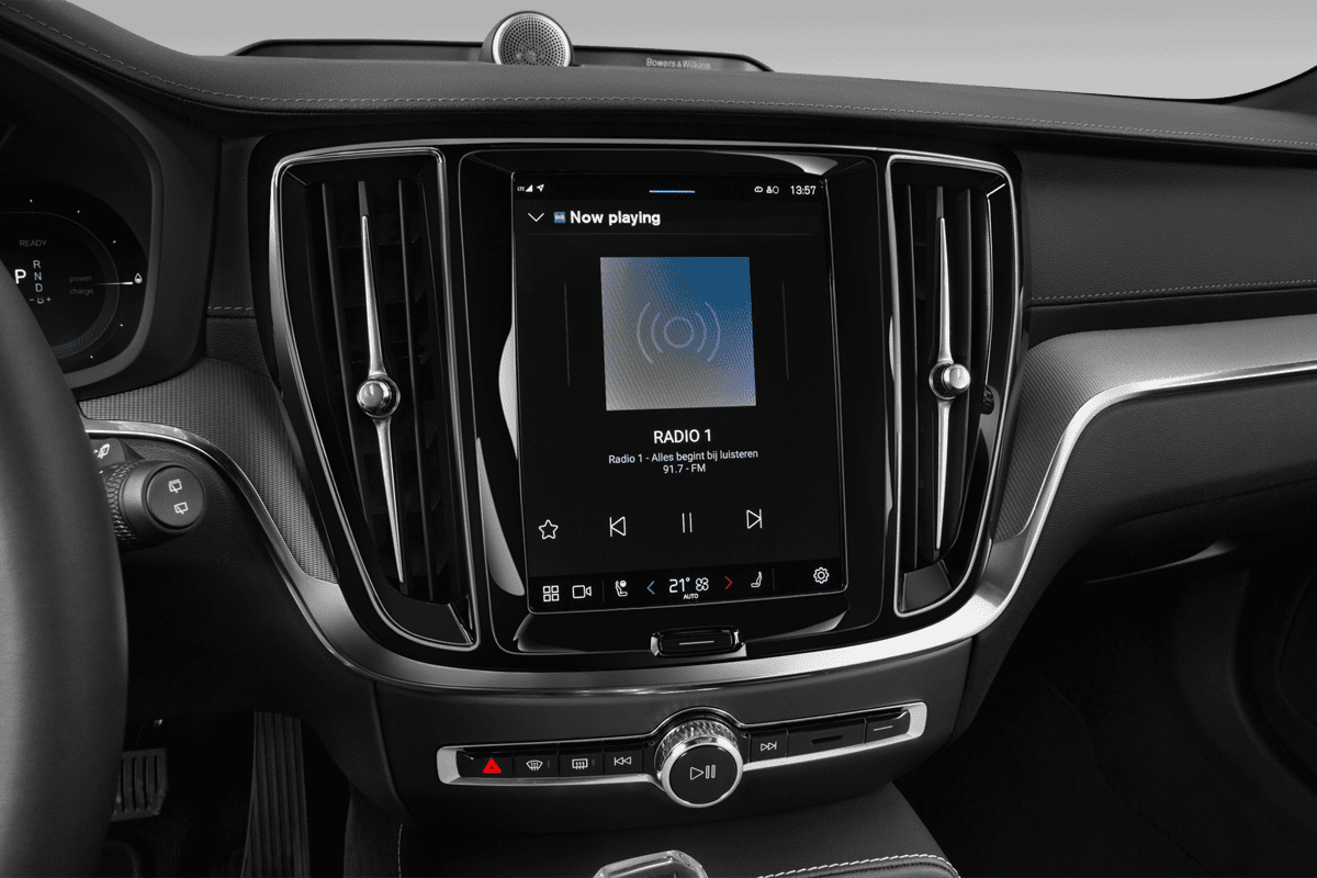 Audiosystem eines Volvo V60 Plug-in-Hybrid (KI-generiert)