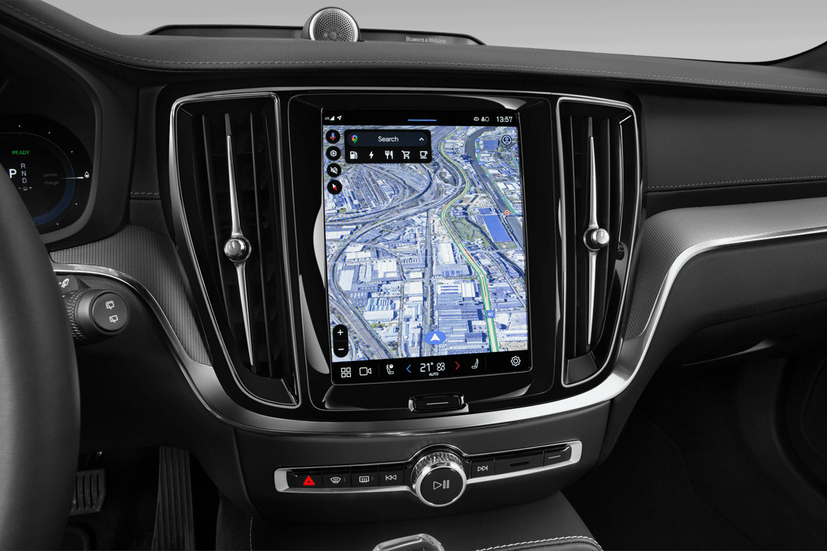 Mittelkonsole eines Volvo V60 Plug-in-Hybrid (KI-generiert)