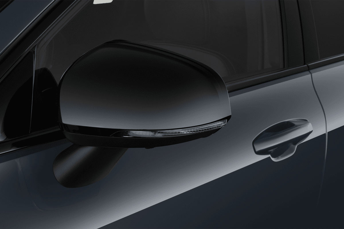 Rückspiegel eines Volvo V60 Plug-in-Hybrid (KI-generiert)