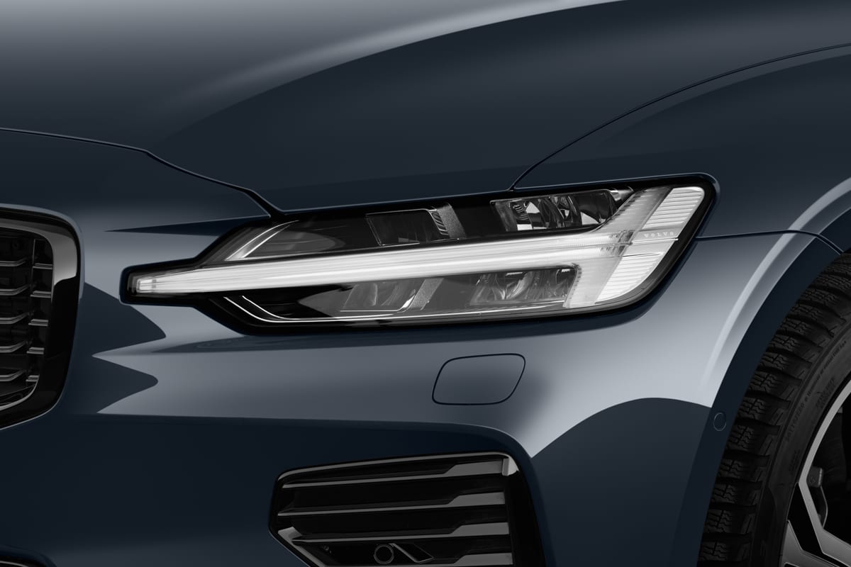 Frontscheinwerfer eines Volvo V60 Plug-in-Hybrid Plus Business Edition