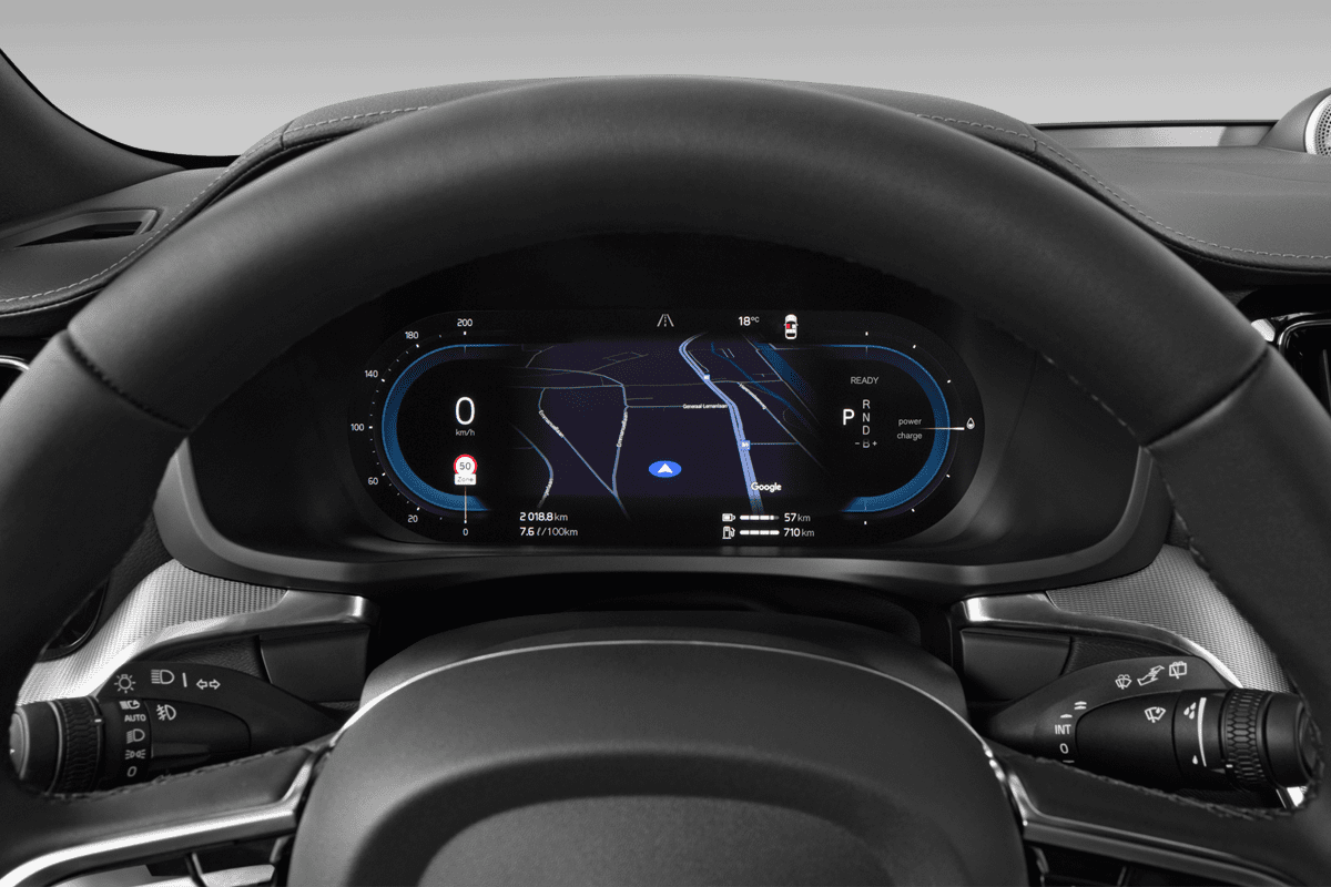 Kombiinstrument eines Volvo V60 Plug-in-Hybrid Plus Business Edition