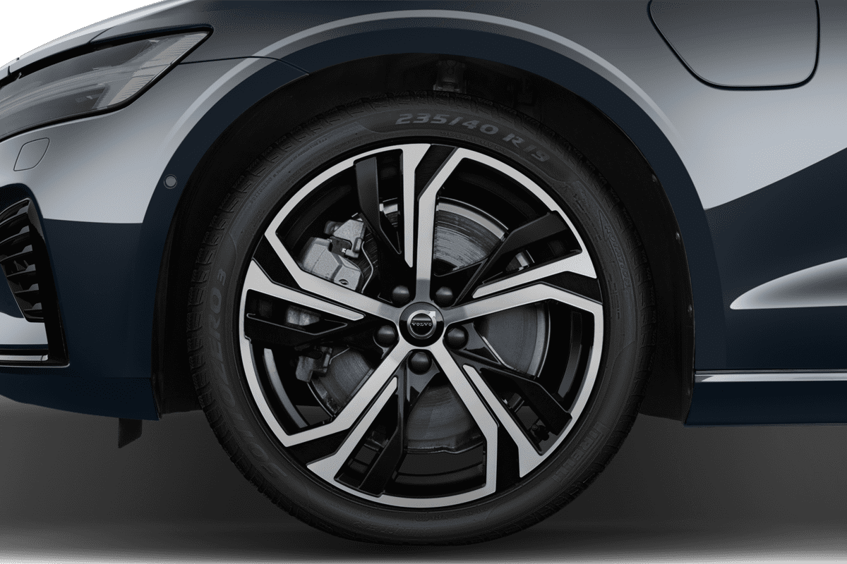 Radkappe oder Felge eines Volvo V60 Plug-in-Hybrid Plus Business Edition