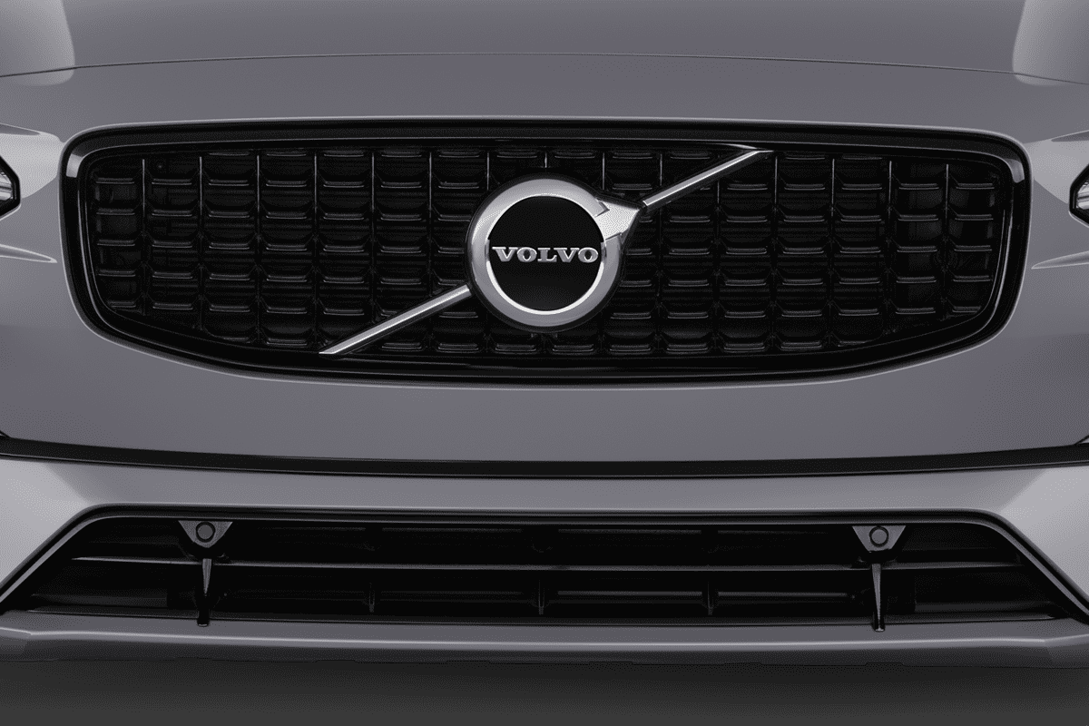 Kühlergrill eines Volvo V90 Plug-in-Hybrid