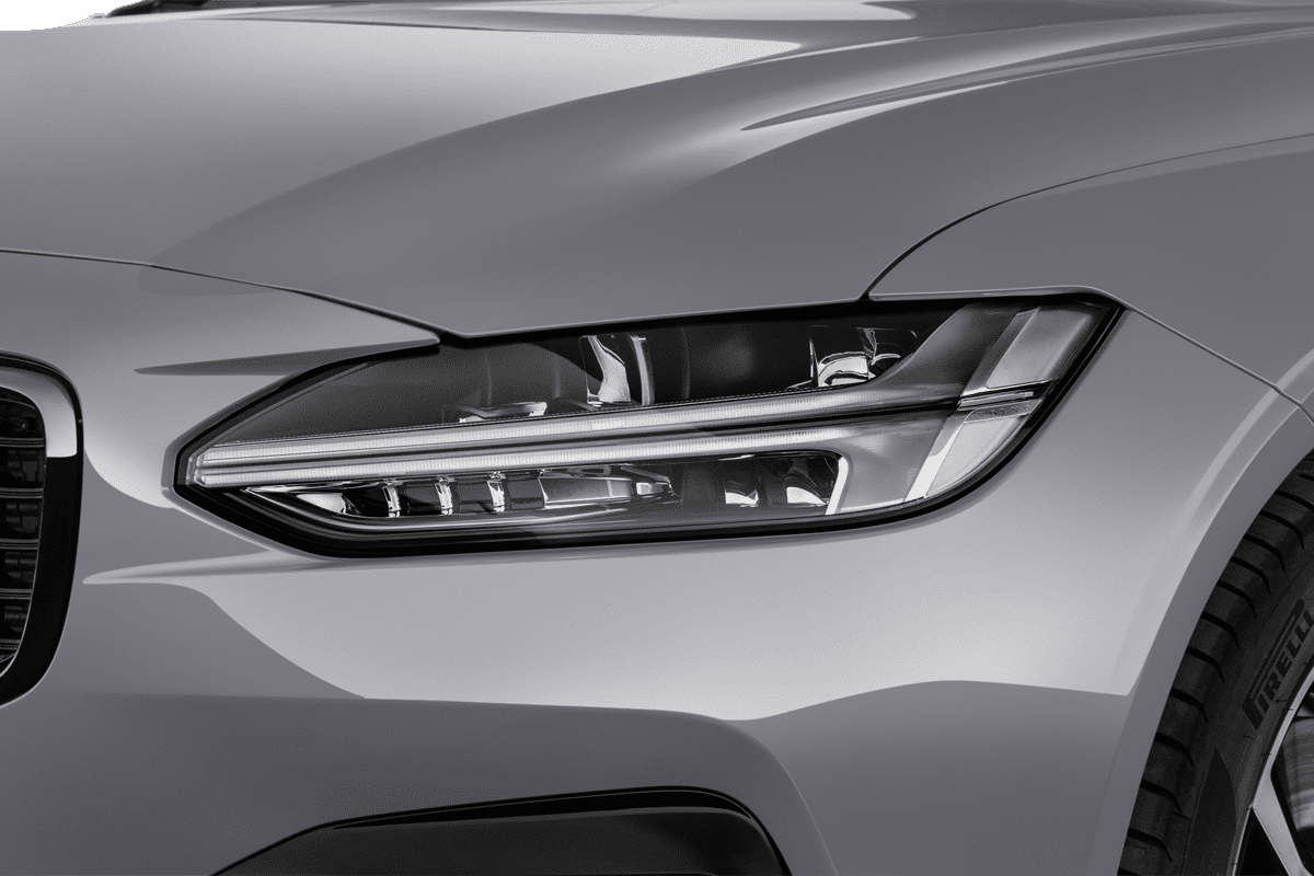 Frontscheinwerfer eines Volvo V90 Plug-in-Hybrid