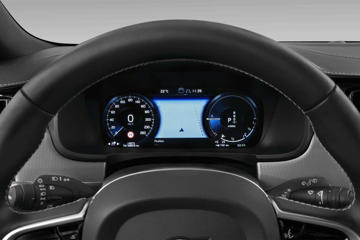 Kombiinstrument eines Volvo V90 Plug-in-Hybrid