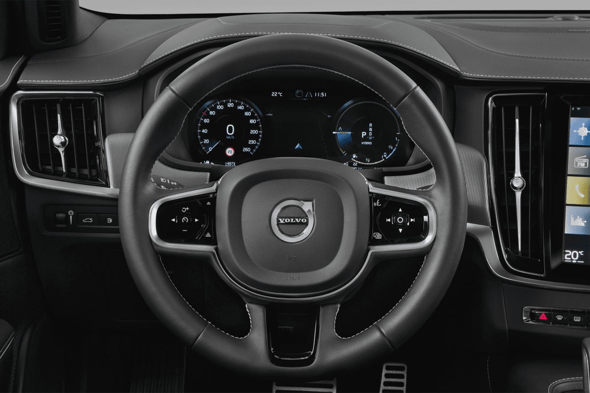 Lenkrad eines Volvo V90 Plug-in-Hybrid