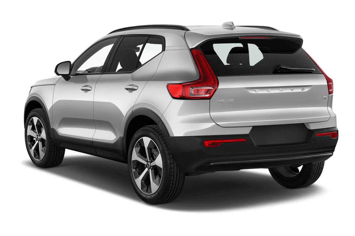 Schräge Heckansicht eines Volvo XC40, freigestellt