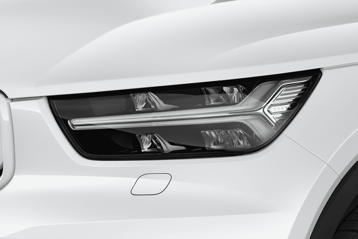 Frontscheinwerfer eines Volvo XC40 Recharge