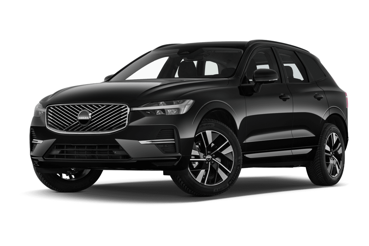 Tiefe, schräge Heckansicht eines Volvo XC60, freigestellt