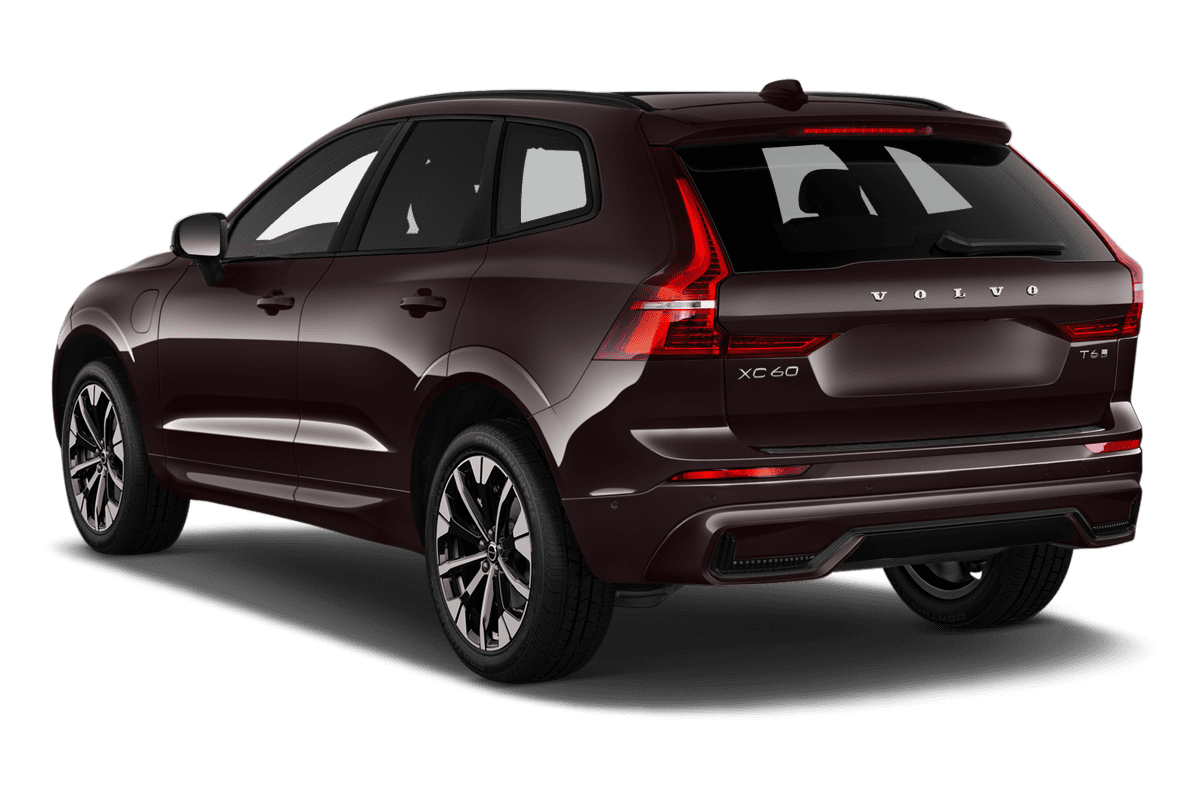 Schräge Heckansicht eines Volvo XC60 Plug-in Hybrid , freigestellt