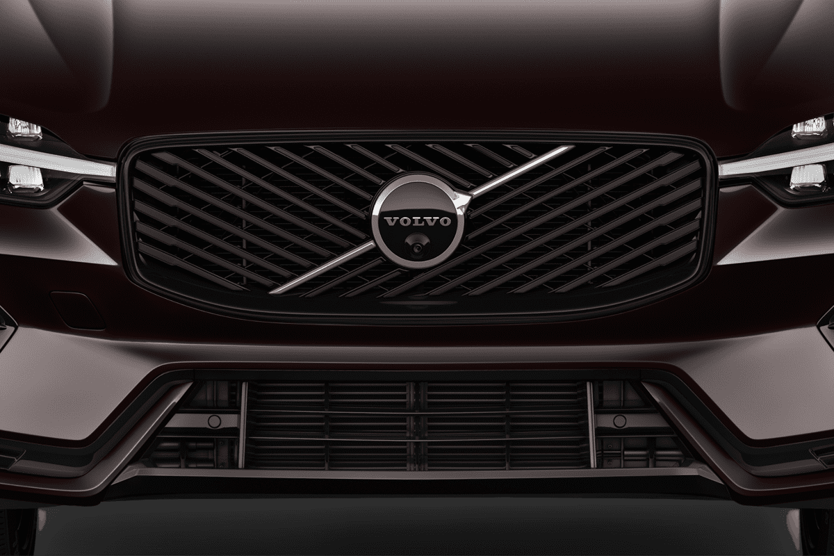 Kühlergrill eines Volvo XC60 Plug-in Hybrid 