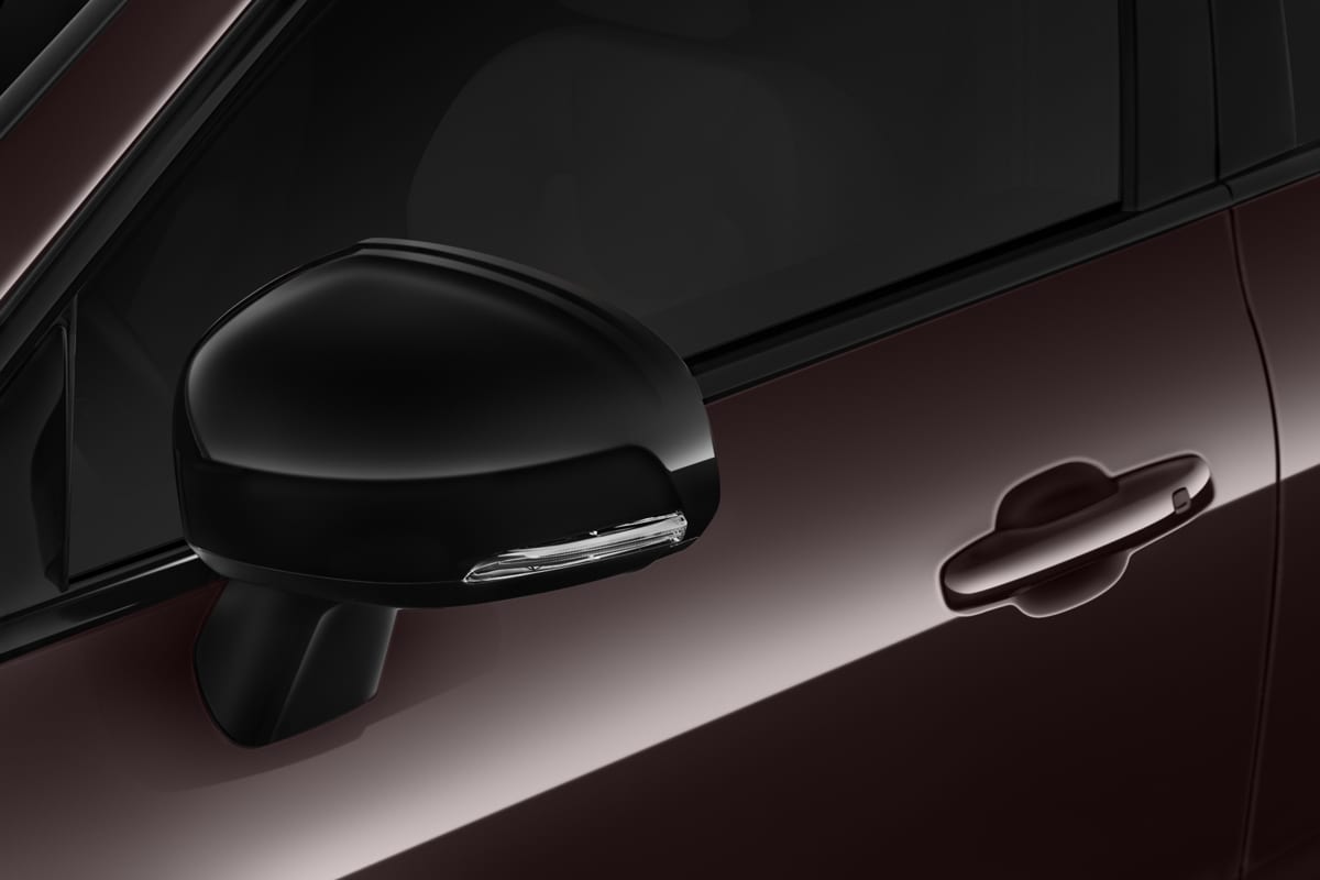 Rückspiegel eines Volvo XC60 Plug-in Hybrid 
