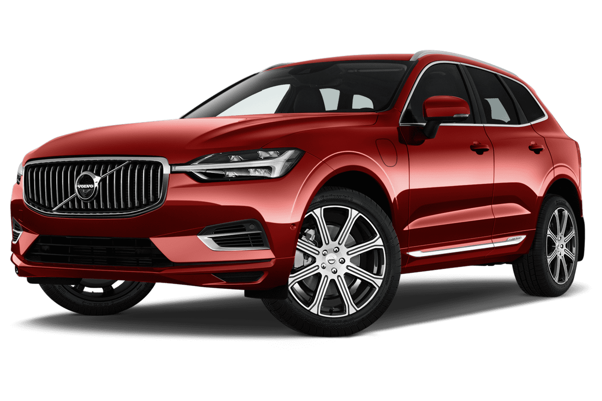 Tiefe, schräge Heckansicht eines Volvo XC60 Polestar Engineered, freigestellt