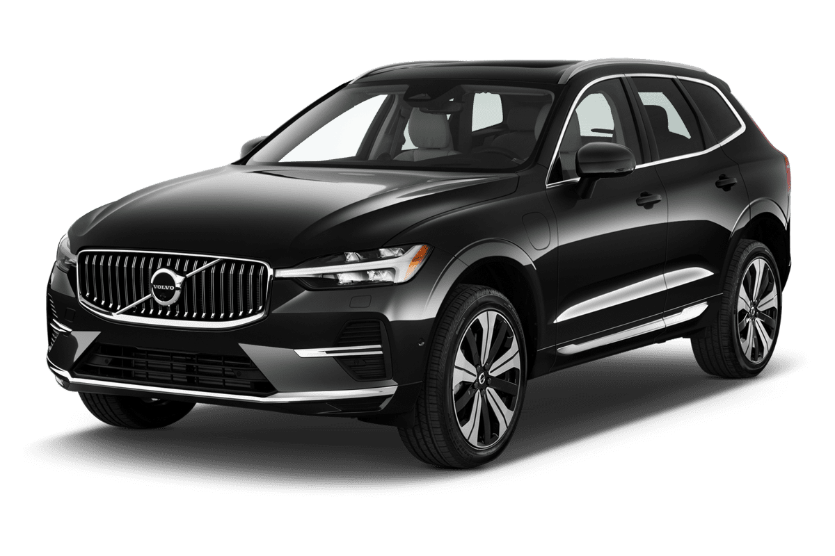 Schräge Frontansicht eines Volvo XC60 Plug-in Hybrid , freigestellt
