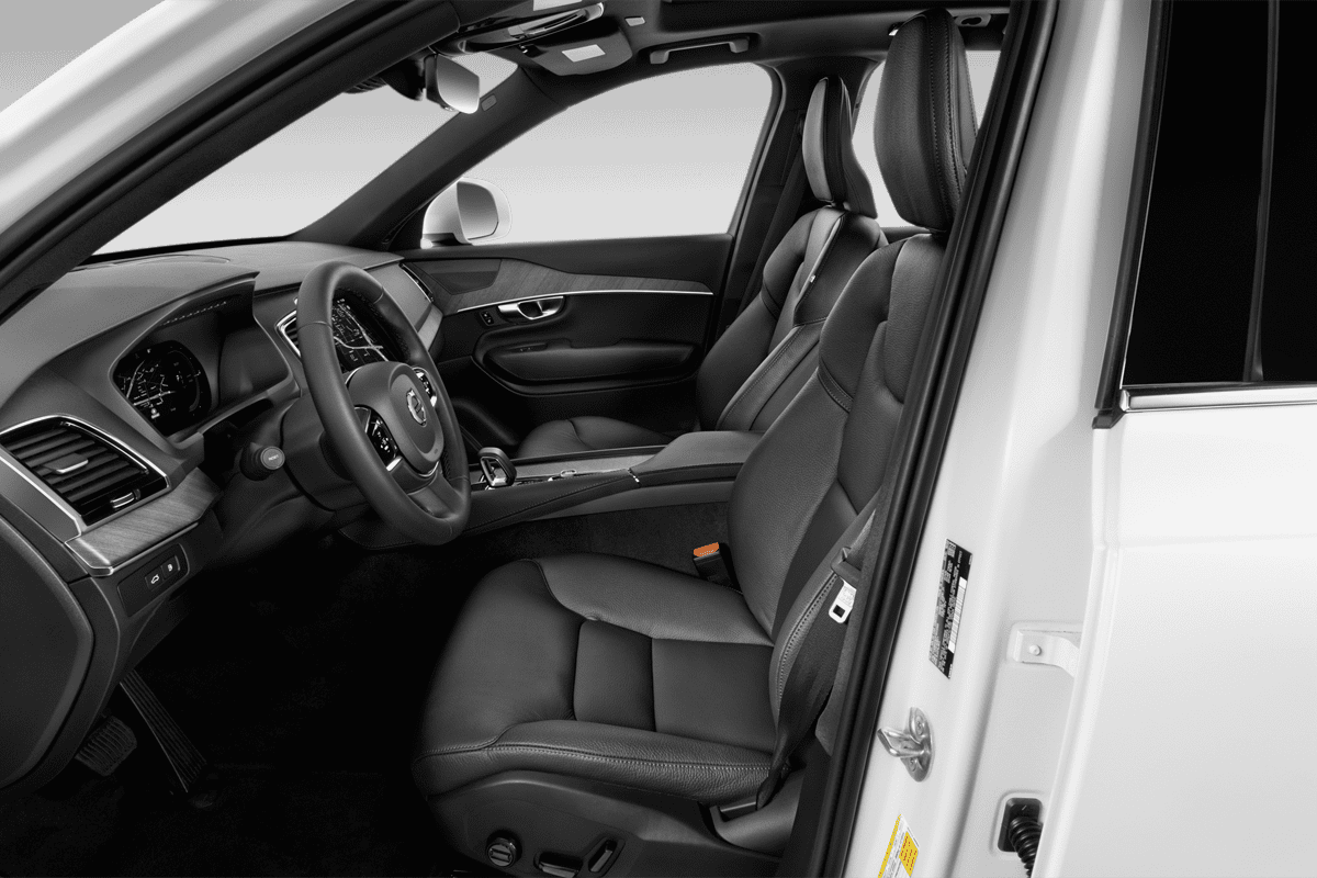 Vordersitze eines Volvo XC90 Plug-in-Hybrid 