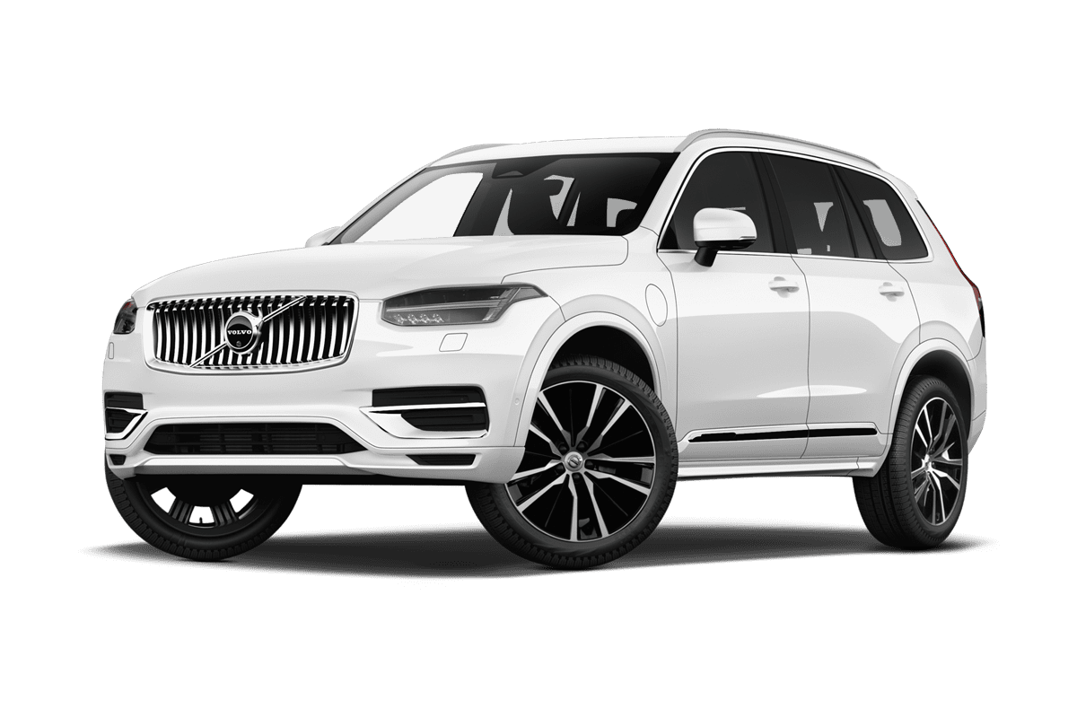 Tiefe, schräge Heckansicht eines Volvo XC90 Plug-in-Hybrid , freigestellt