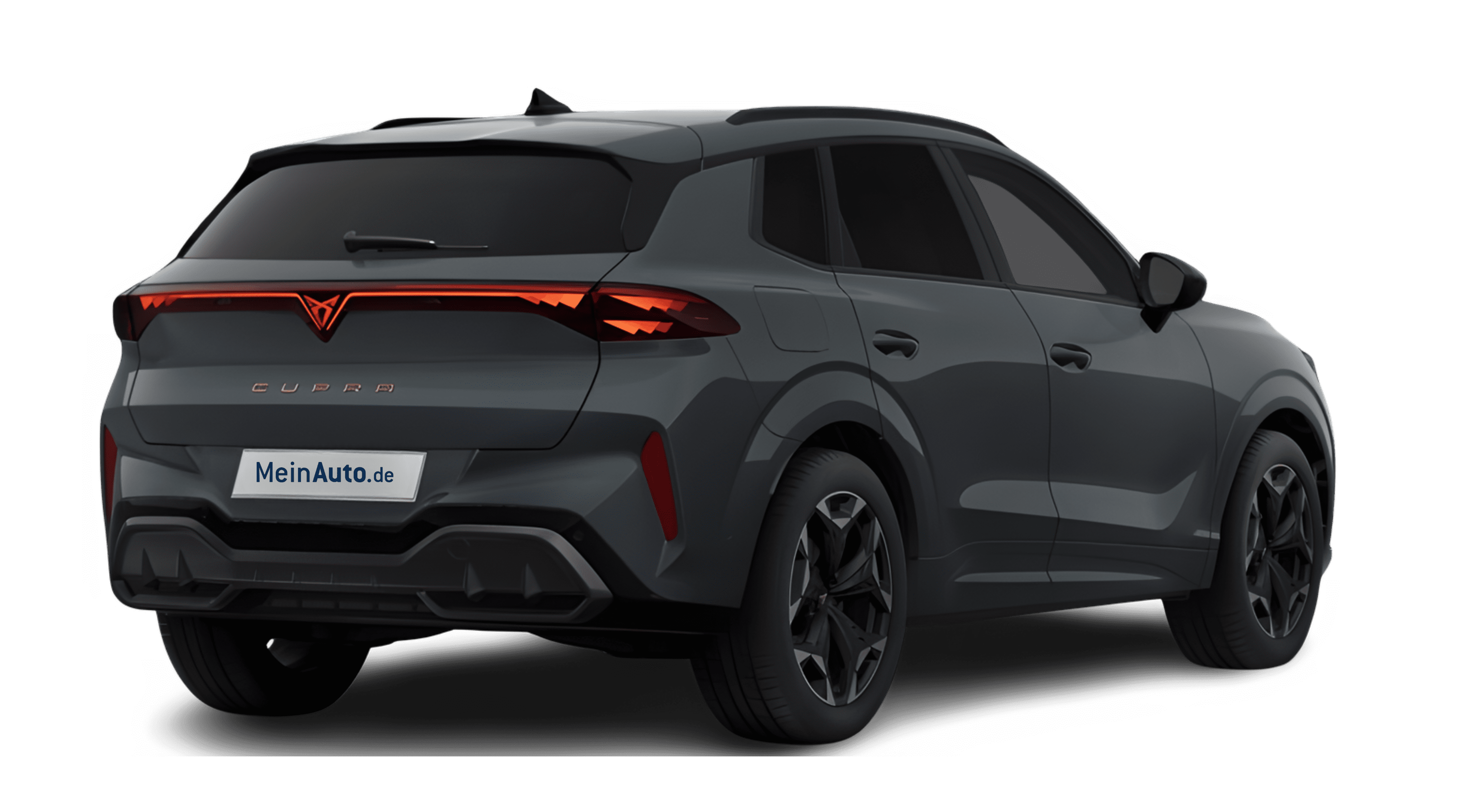 Schräge Heckansicht auf einen CUPRA Terramar, freigestellt
