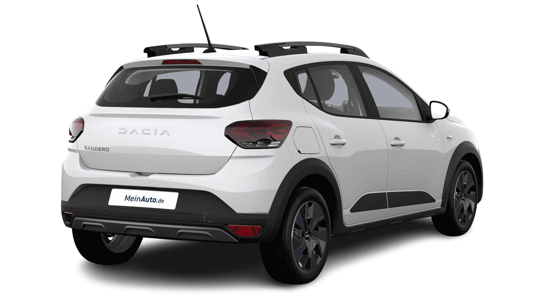 Schräge Heckansicht auf einen Dacia Sandero, freigestellt