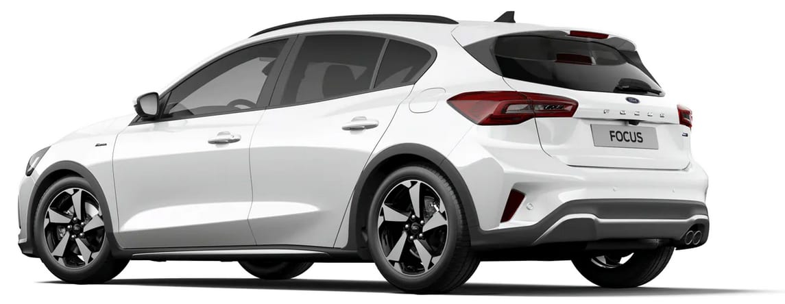 Schräge Heckansicht auf einen Ford Focus, freigestellt