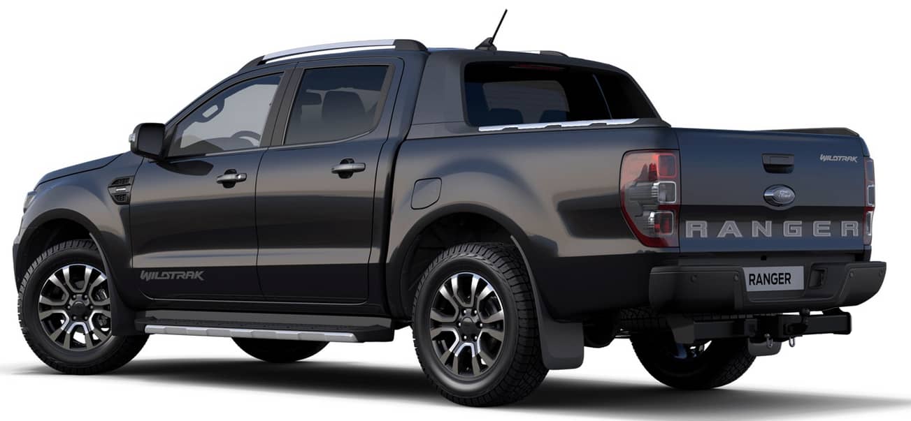 Schräge Heckansicht auf einen Ford Ranger, freigestellt