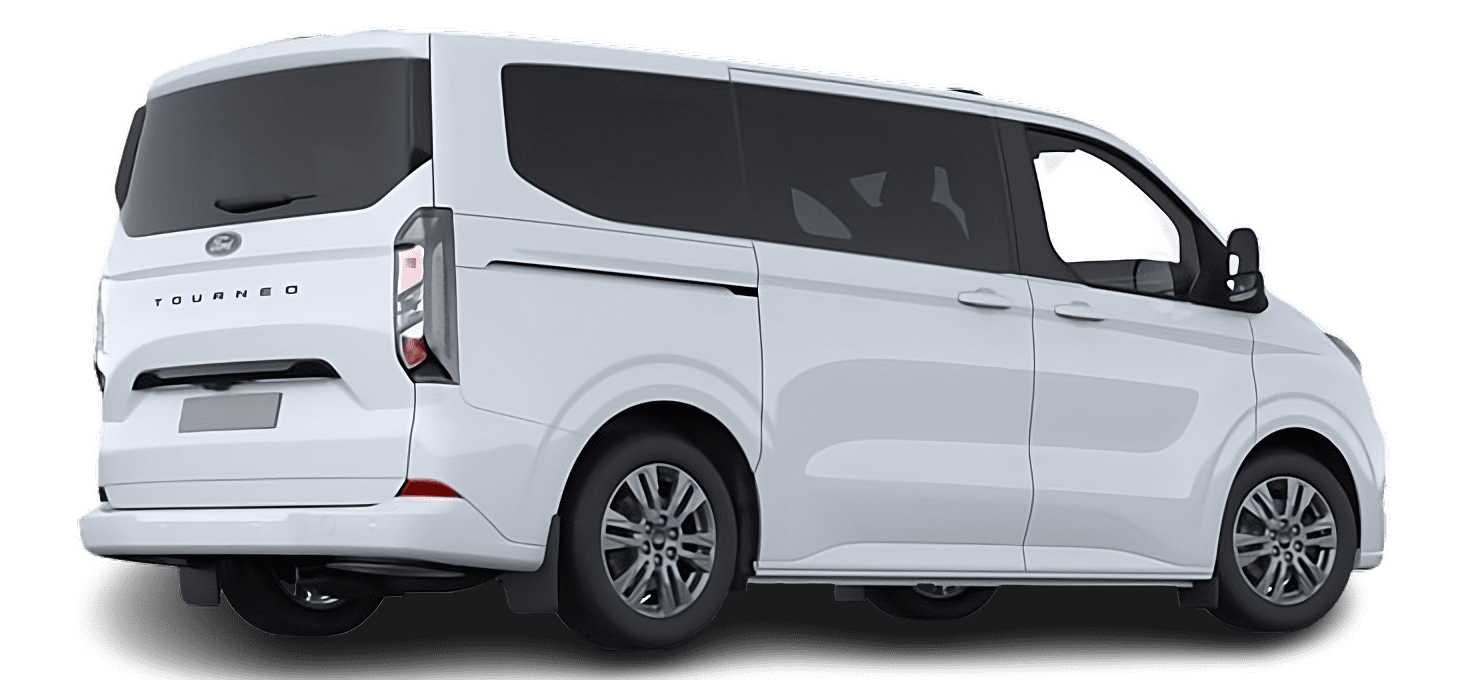 Schräge Heckansicht auf einen Ford Tourneo Custom, freigestellt