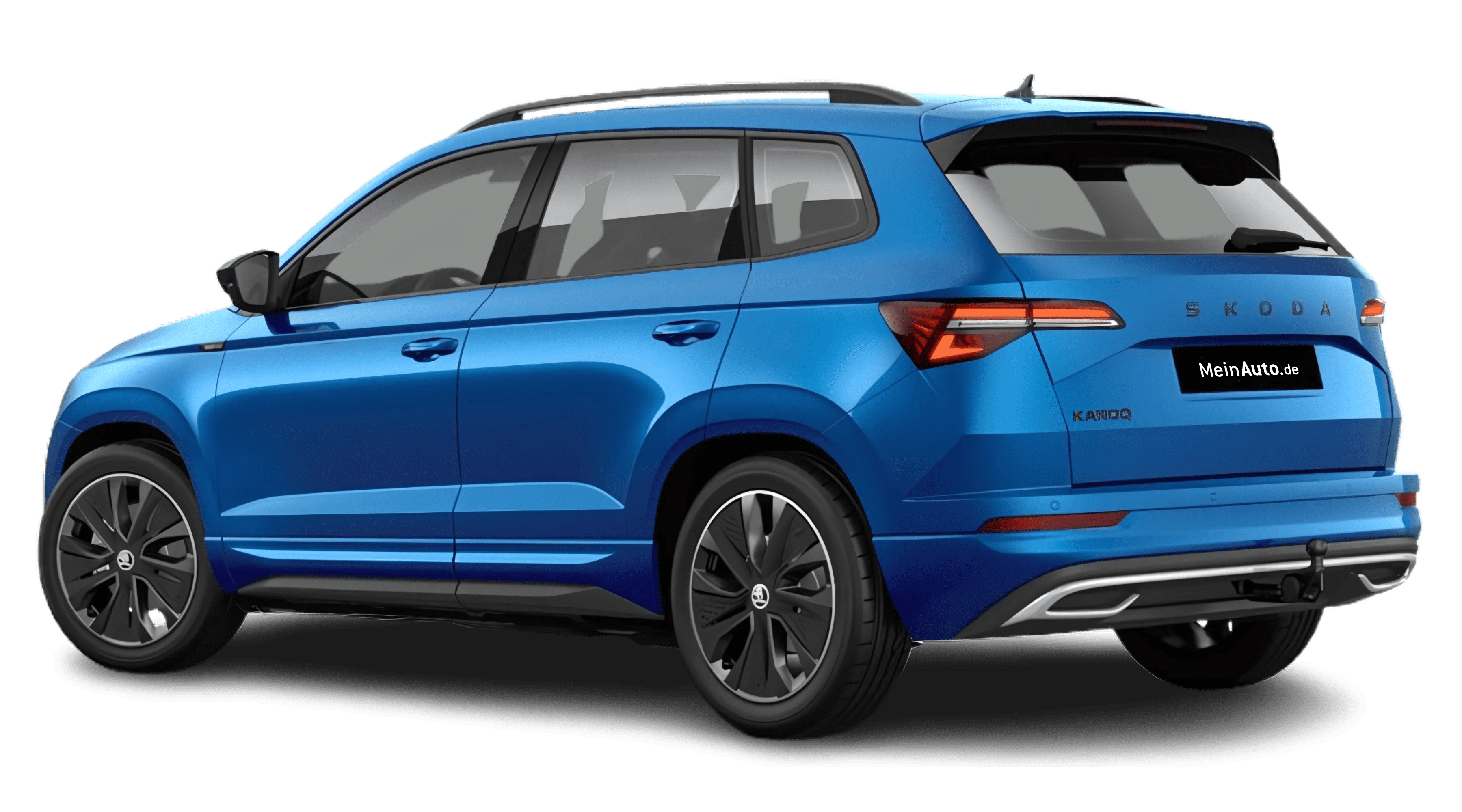 Schräge Heckansicht auf einen Skoda Karoq, freigestellt