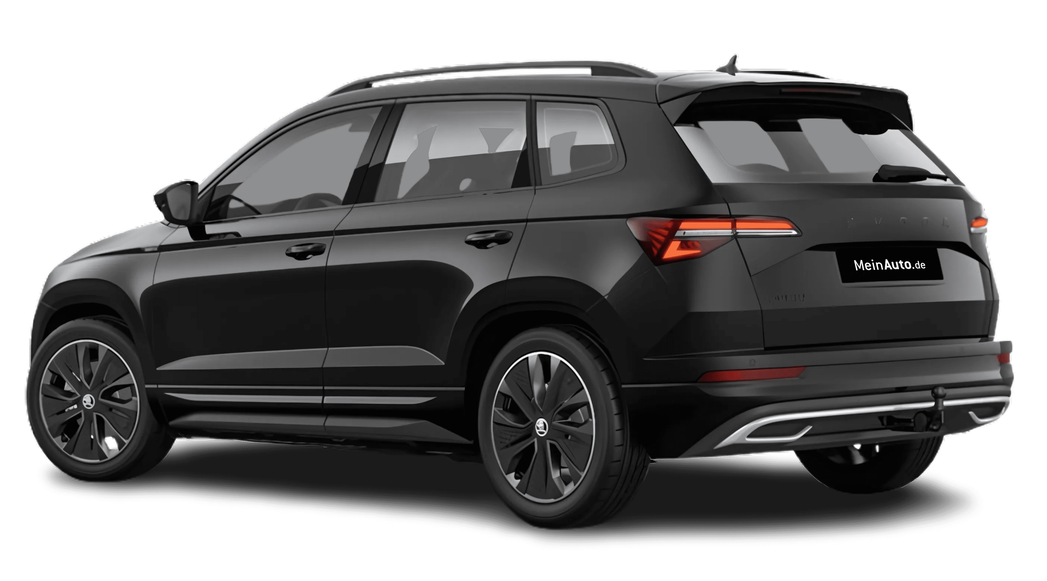 Schräge Heckansicht auf einen Skoda Karoq, freigestellt