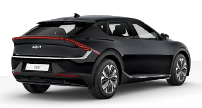 Schräge Heckansicht auf einen Kia EV6, freigestellt