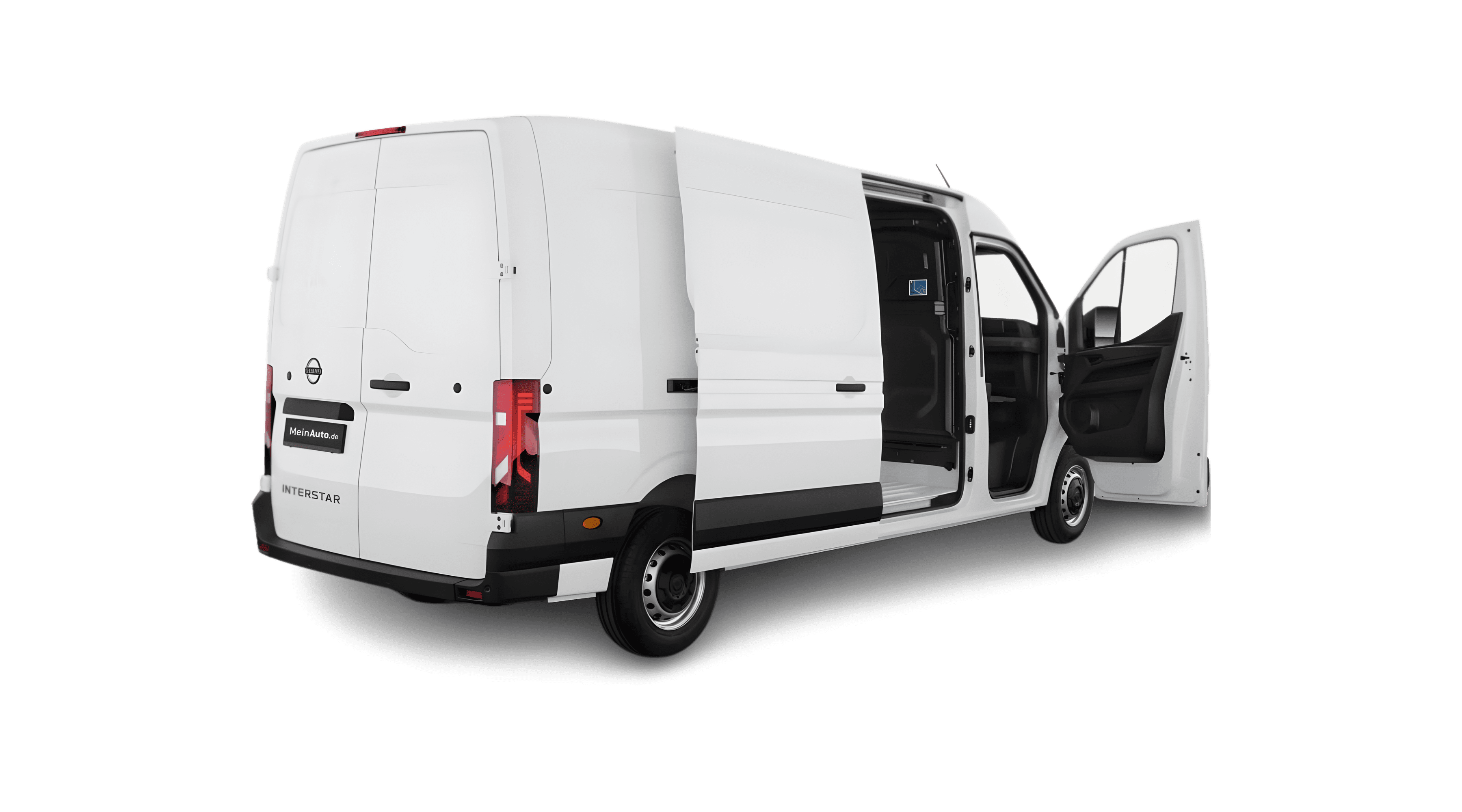 Schräge Heckansicht eines Nissan Interstar, freigestellt