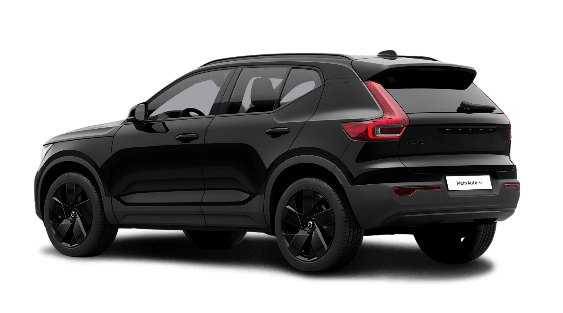 Schräge Heckansicht auf einen Volvo XC40, freigestellt