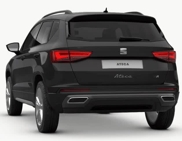Schräge Heckansicht auf einen SEAT Ateca, freigestellt