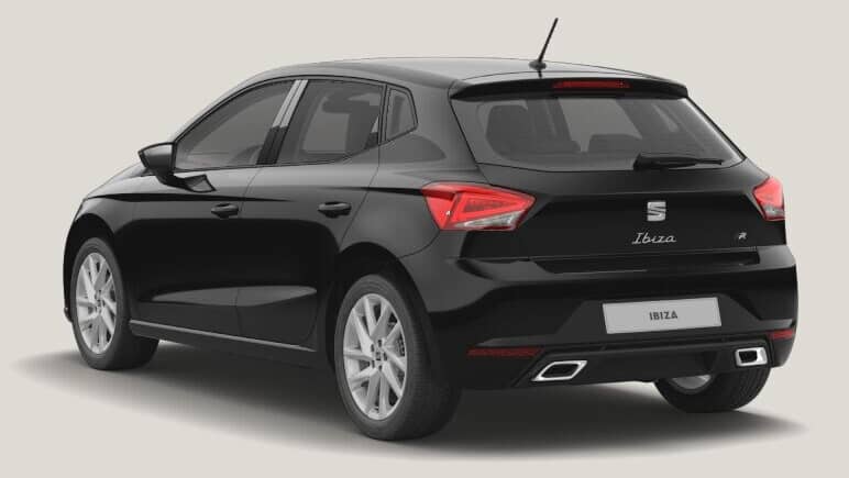 Schräge Heckansicht auf einen SEAT Ibiza, freigestellt