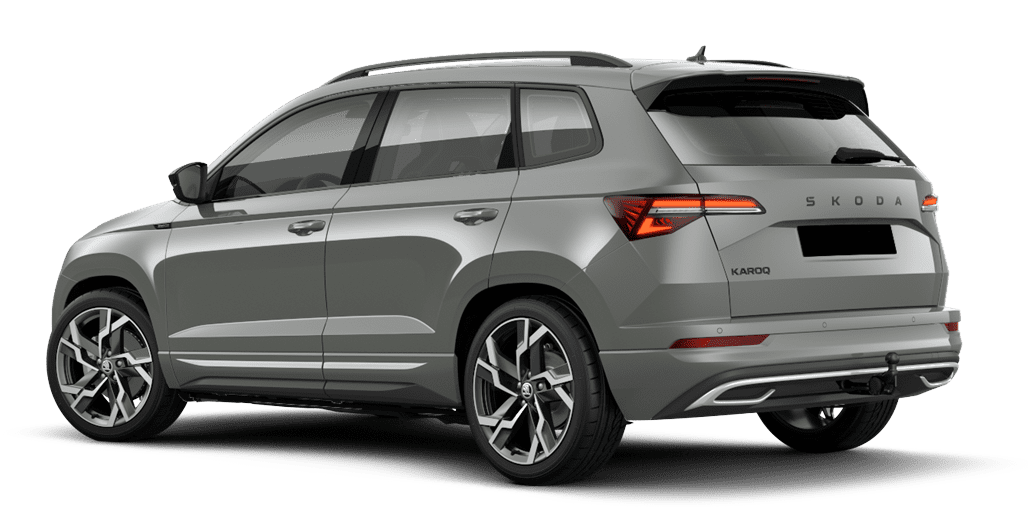 Schräge Heckansicht auf einen Skoda Karoq, freigestellt
