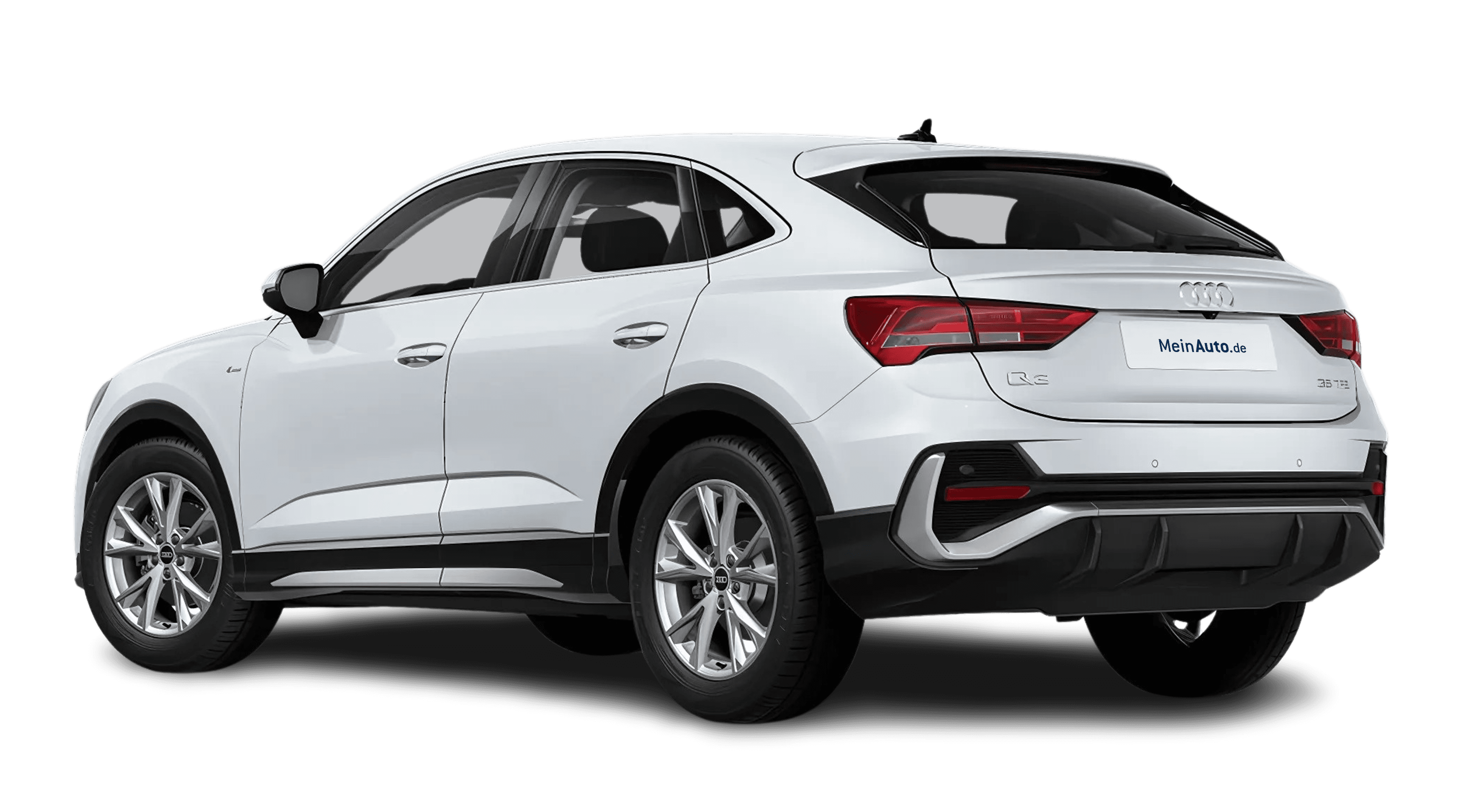Schräge Heckansicht auf einen Audi Q3, freigestellt
